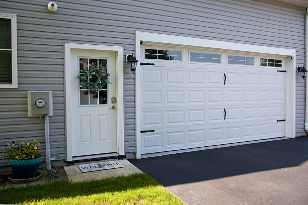 24/7 Emergency Garage Door Panel Replacement experts in De Soto, IA